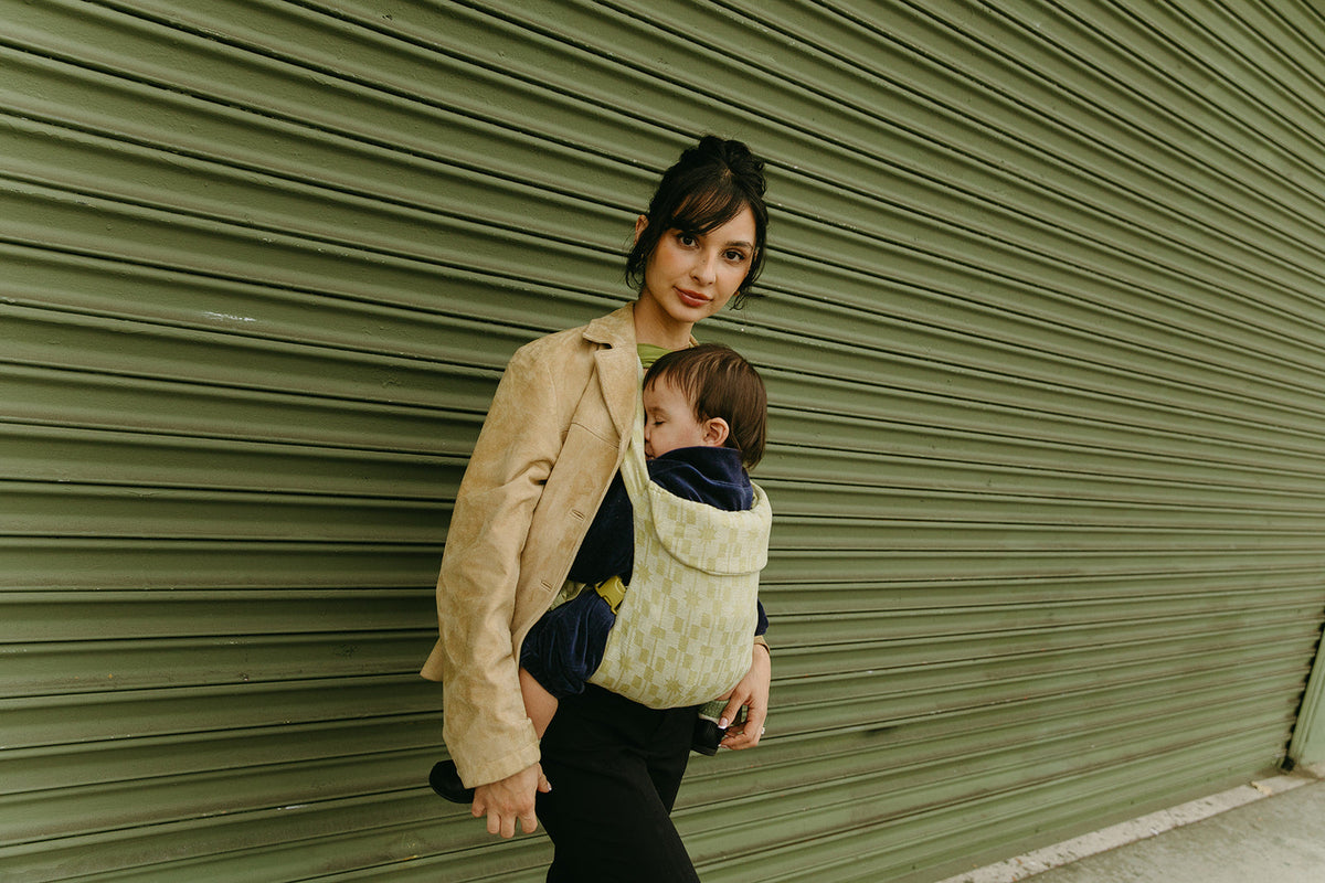 How to Successfully Breastfeed in a Baby Carrier
