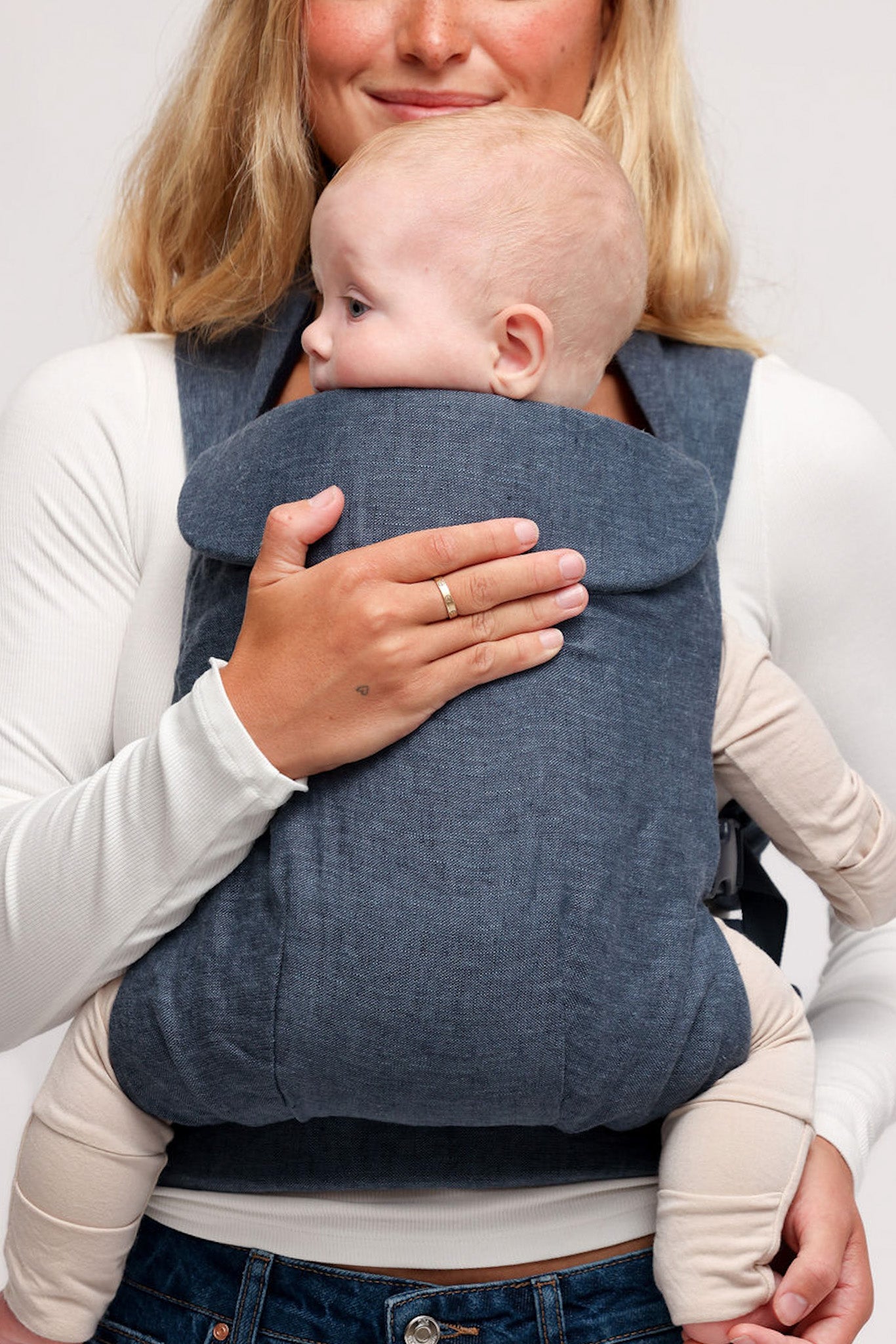 Jacarina - Aerial Carrier