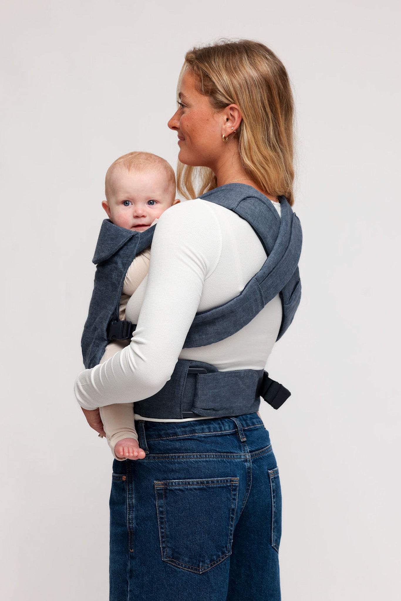 Jacarina - Aerial Carrier